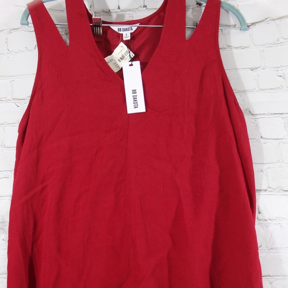 BB Dakota Tops - NWT BB Dakota woman's  Cold Shoulder Top sz SM